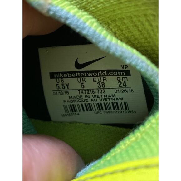 Nike Hypervenom Phantom II FG Volt/Black/Hyper Turquoise youth size 5.5 - Picture 11 of 12
